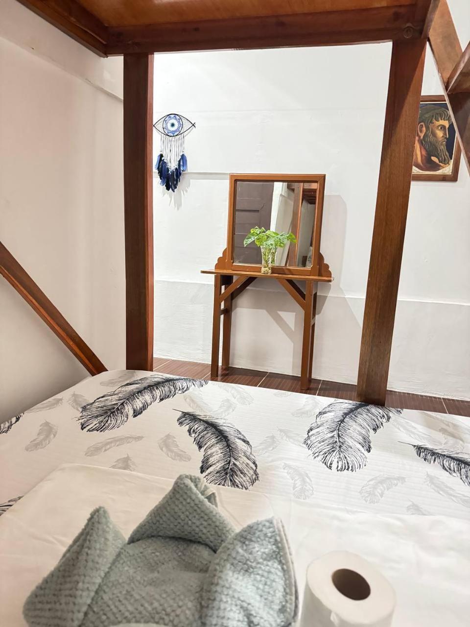 Aquaholik Traveler'S Lodge Эль-Нидо Экстерьер фото
