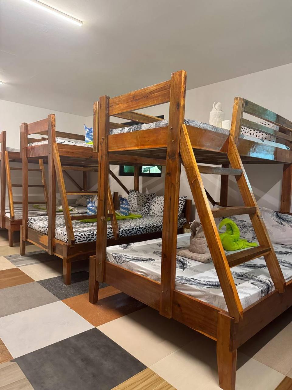 Aquaholik Traveler'S Lodge Эль-Нидо Экстерьер фото